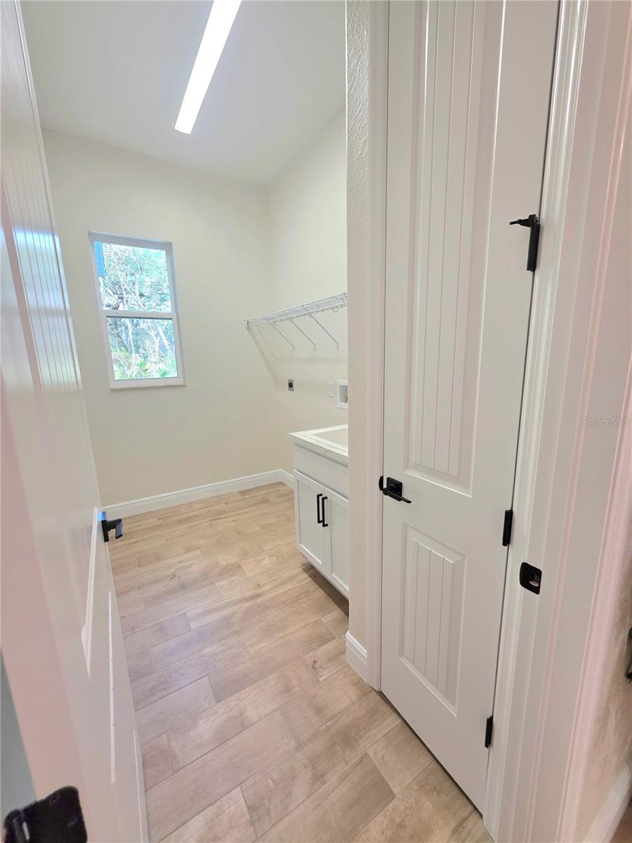 Listing photo id 35 for 13444 Republican Way