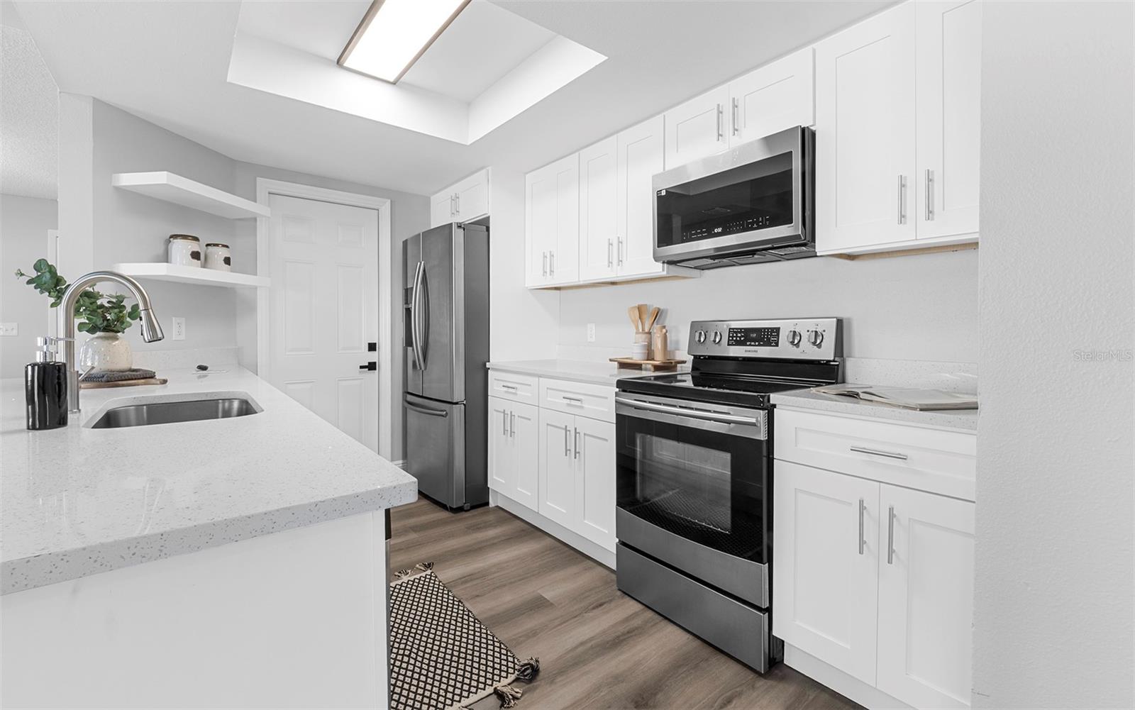 Image 11 of 27 For 8434 River Dune Street