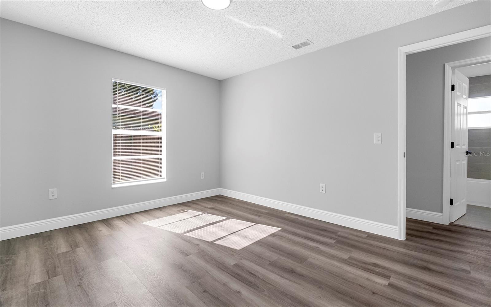 Image 16 of 27 For 8434 River Dune Street