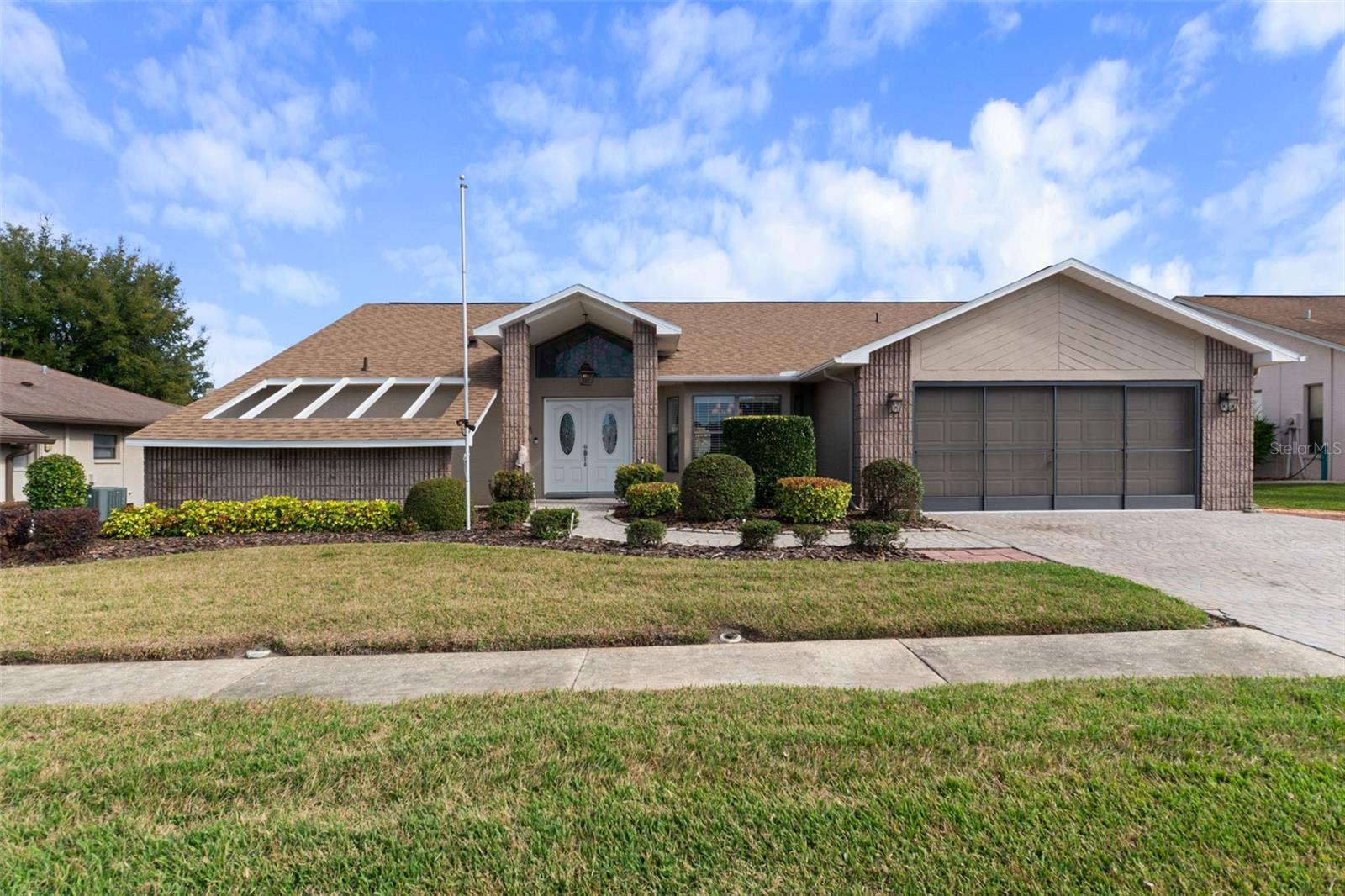 Listing photo id 1 for 1186 Muscovy Drive