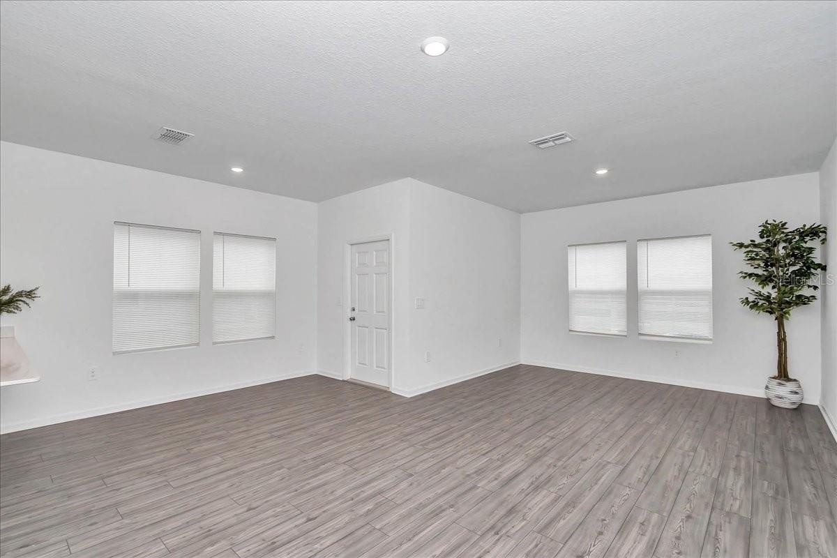 Image 12 of 35 For 4947 81st Loop