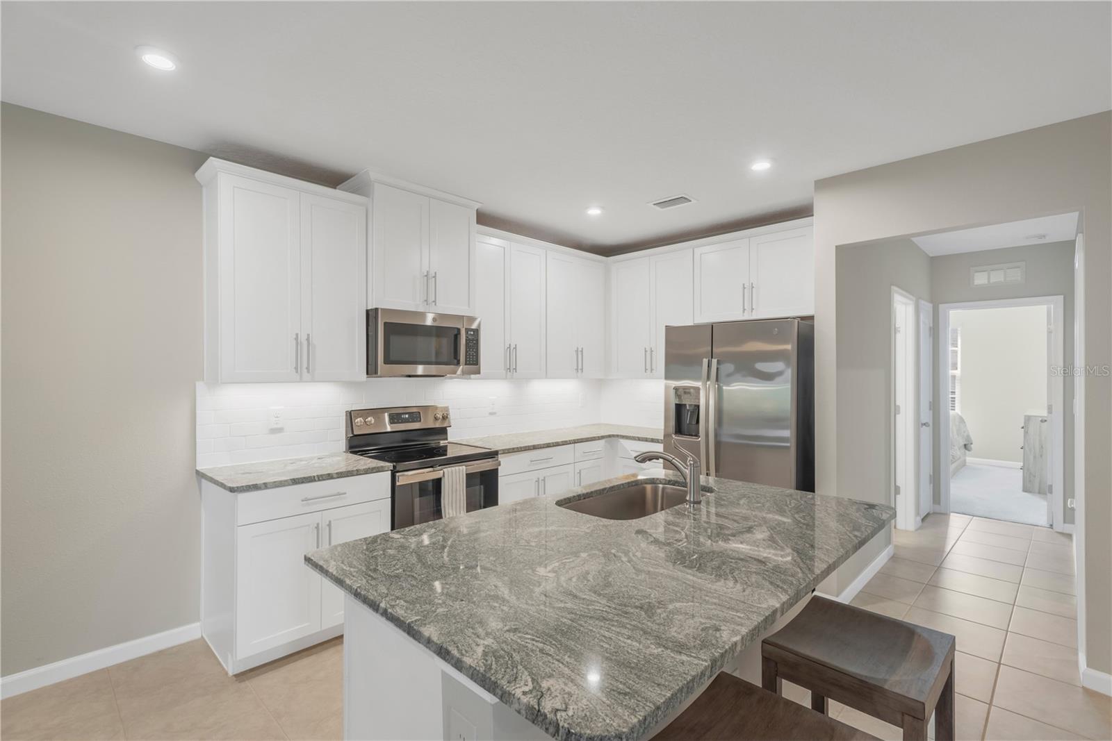 Image 6 of 30 For 18261 Turning Leaf Circle