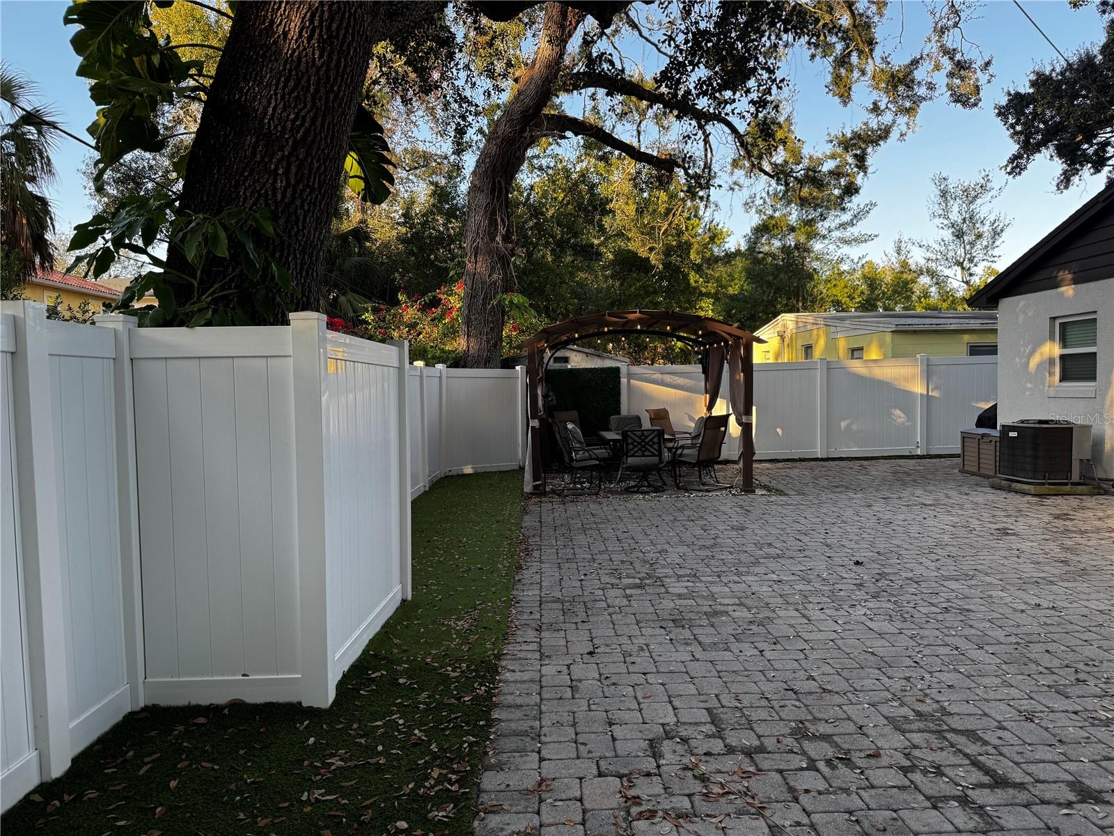 Image 16 of 17 For 3115 Manhattan Avenue