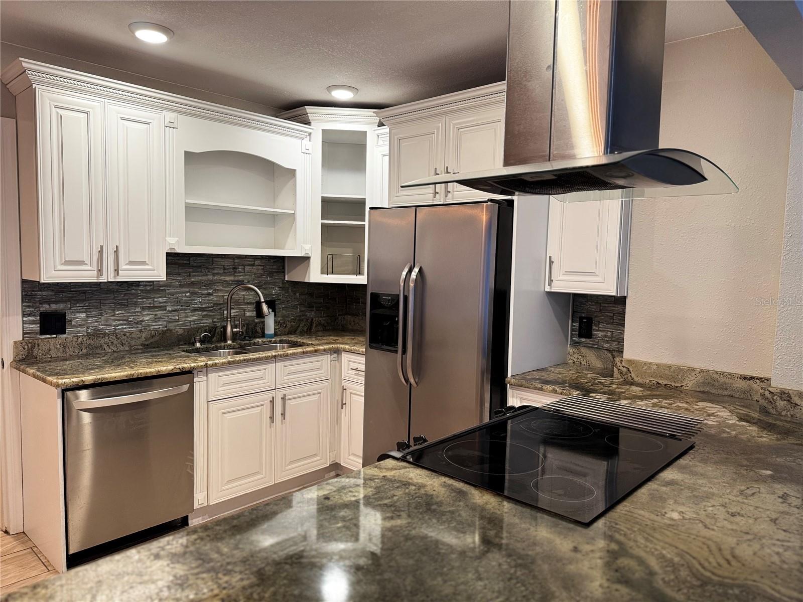 Image 6 of 17 For 3115 Manhattan Avenue