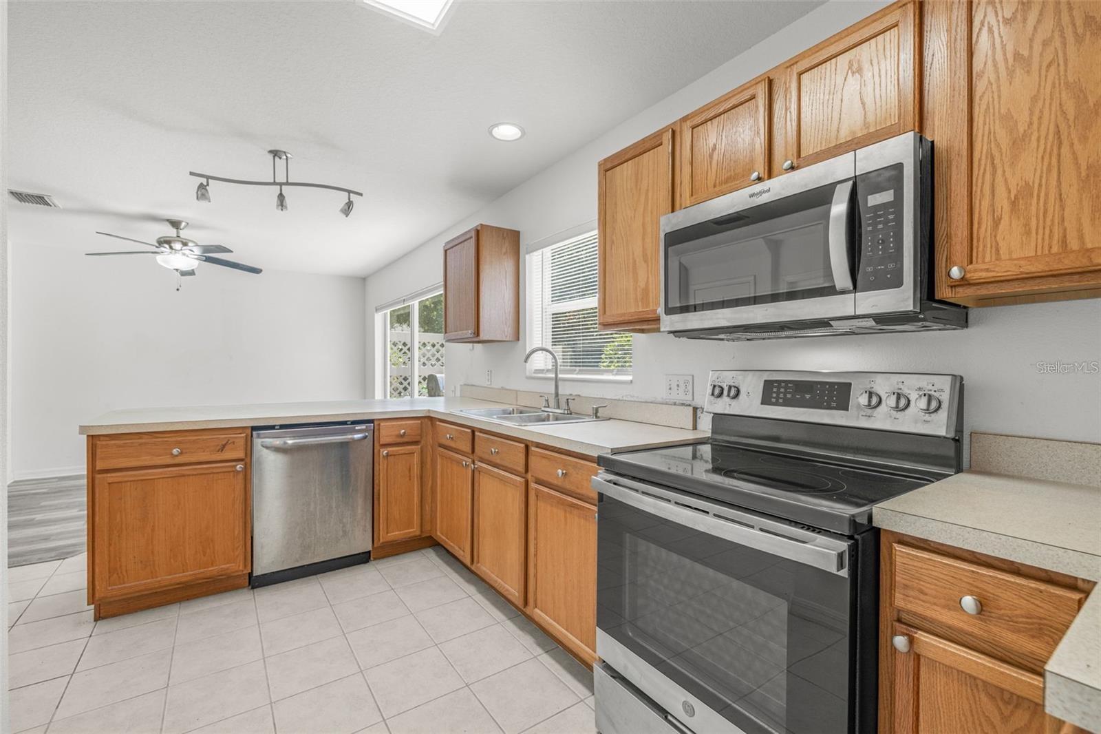 Image 10 of 29 For 8010 Thoroughbred Loop