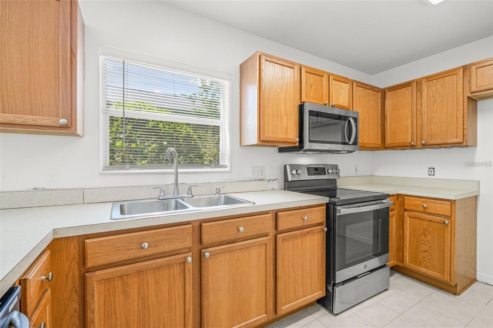 Image 11 of 29 For 8010 Thoroughbred Loop