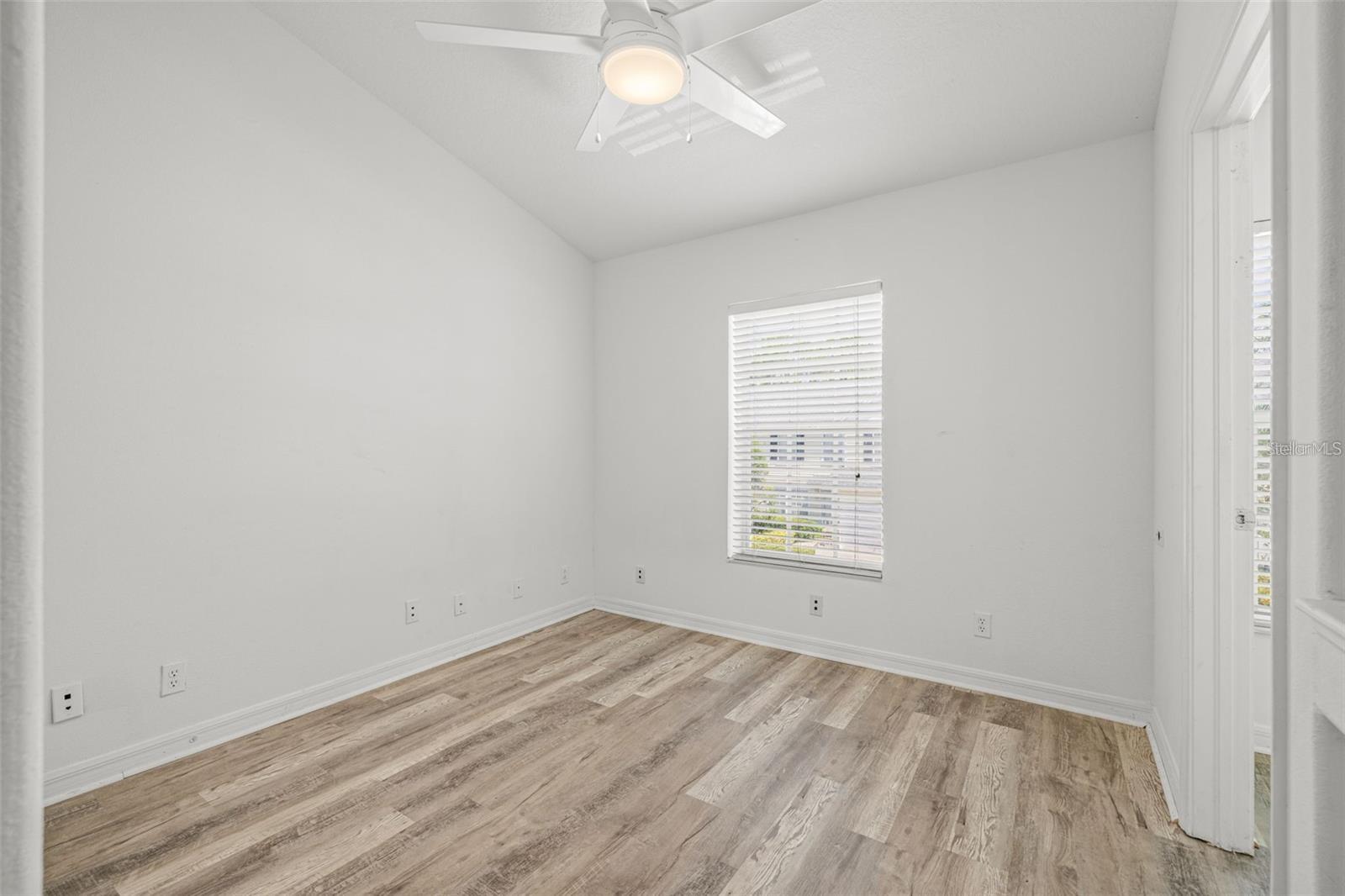 Image 14 of 29 For 8010 Thoroughbred Loop