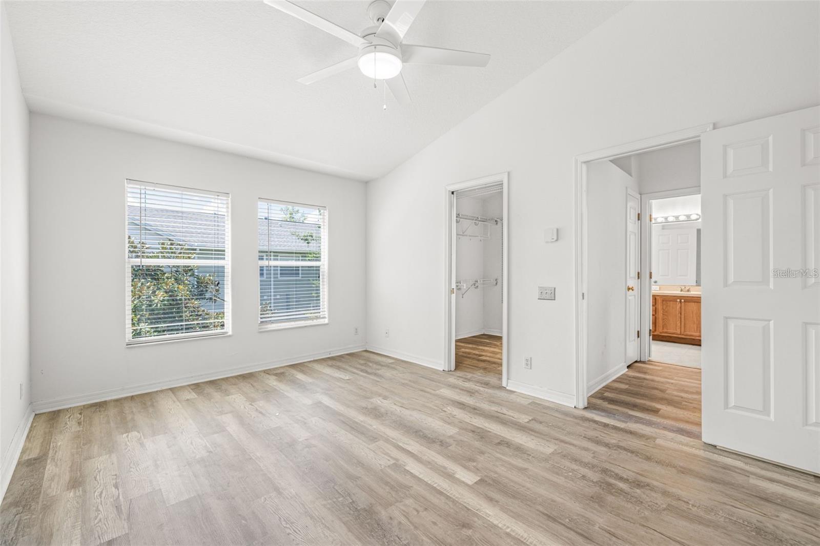 Image 17 of 29 For 8010 Thoroughbred Loop