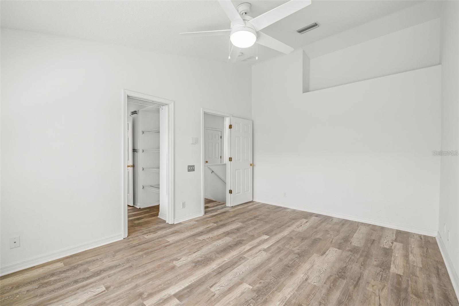 Image 18 of 29 For 8010 Thoroughbred Loop