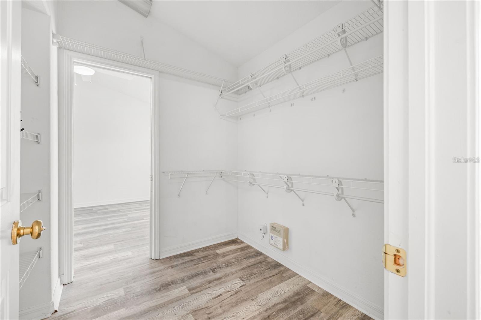 Image 19 of 29 For 8010 Thoroughbred Loop