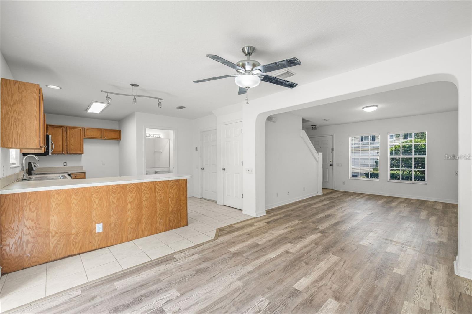 Image 7 of 29 For 8010 Thoroughbred Loop