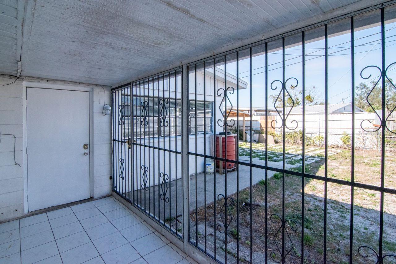 Image 27 of 37 For 6903 Larmon Street