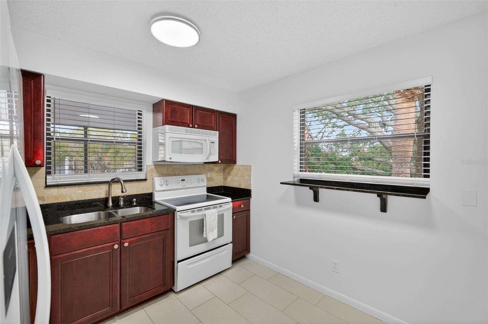 Image 7 of 58 For 484 Santa Cruz Place Ne G