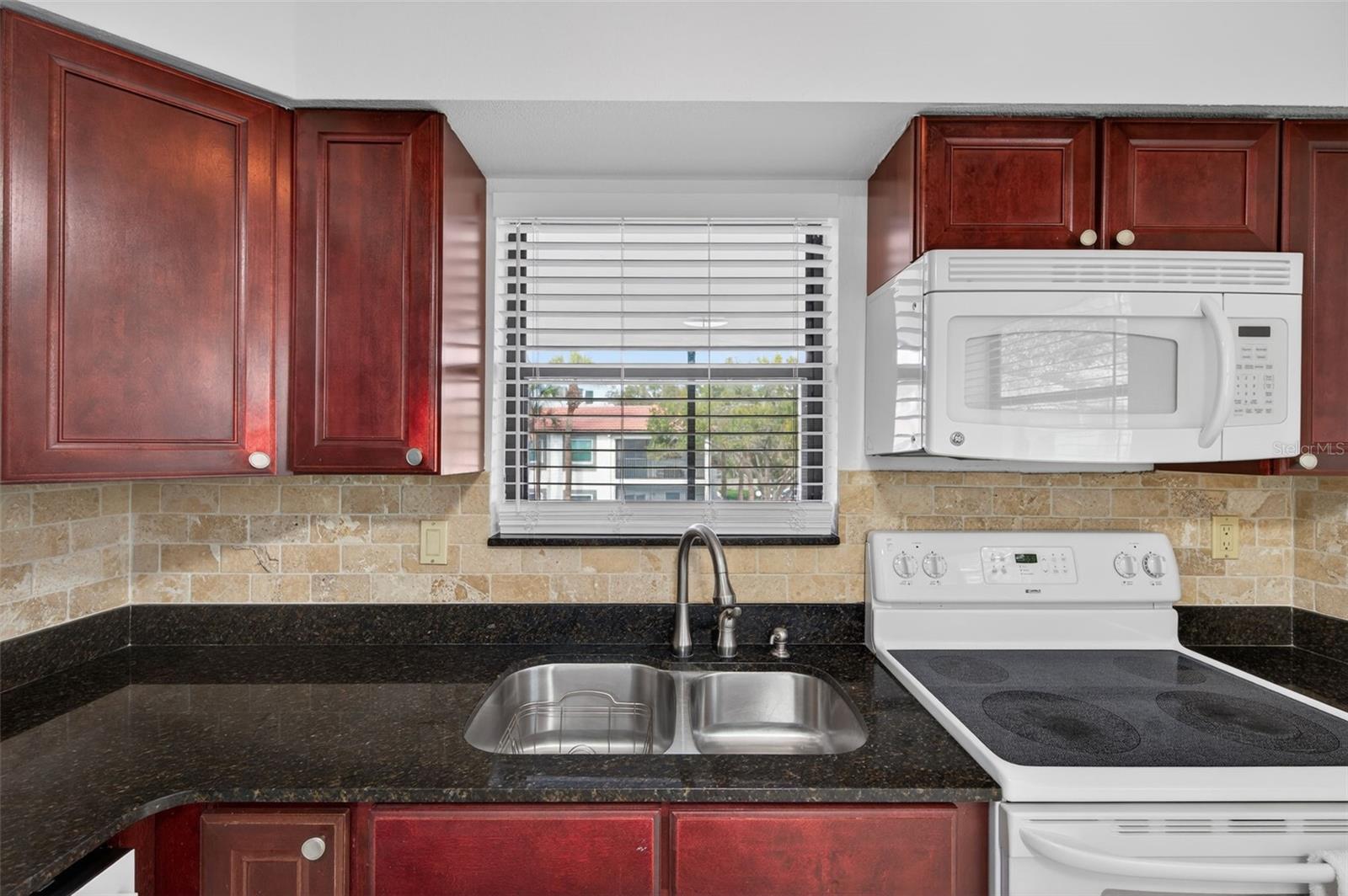 Image 8 of 58 For 484 Santa Cruz Place Ne G