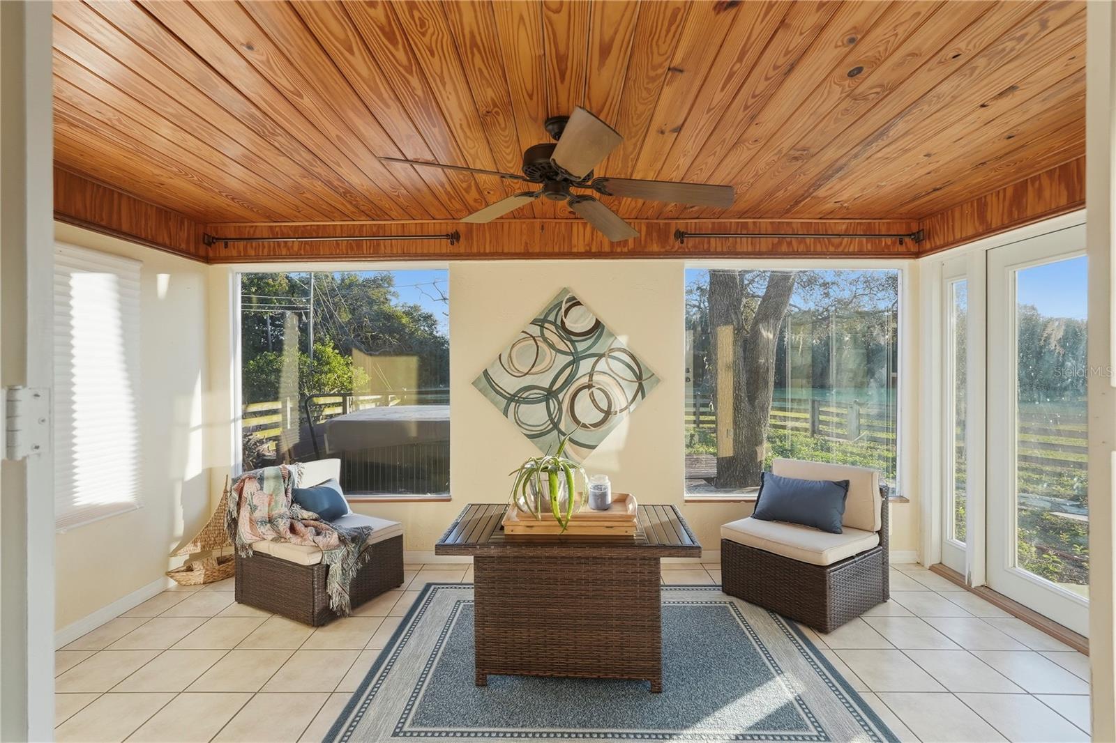 Listing photo id 12 for 7331 Demens Drive S