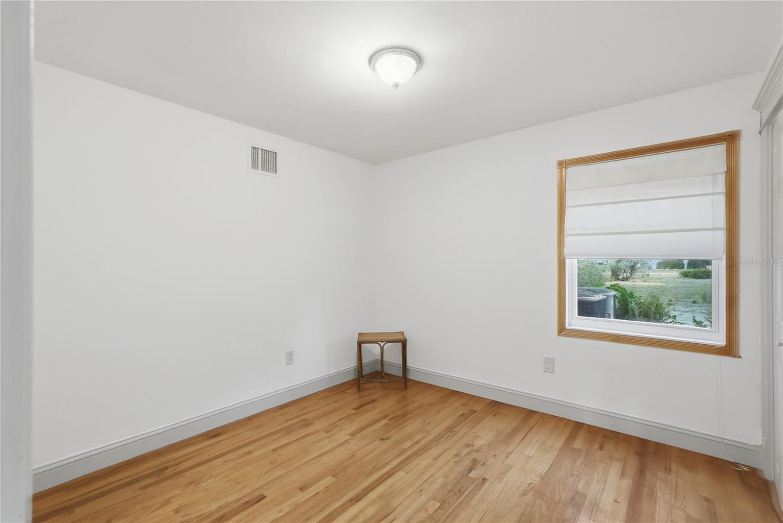 Listing photo id 22 for 7331 Demens Drive S