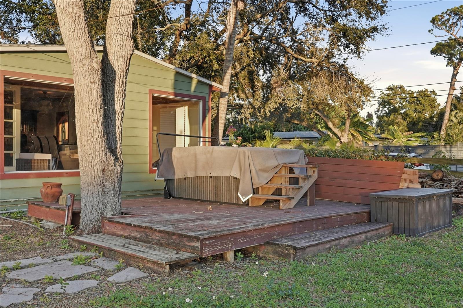 Listing photo id 26 for 7331 Demens Drive S