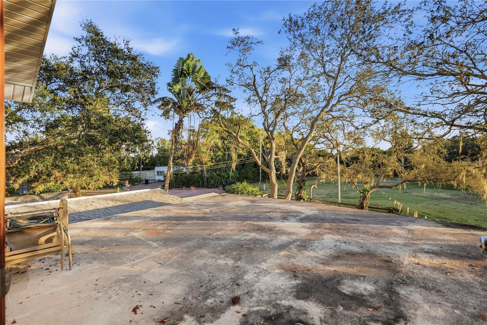 Listing photo id 28 for 7331 Demens Drive S