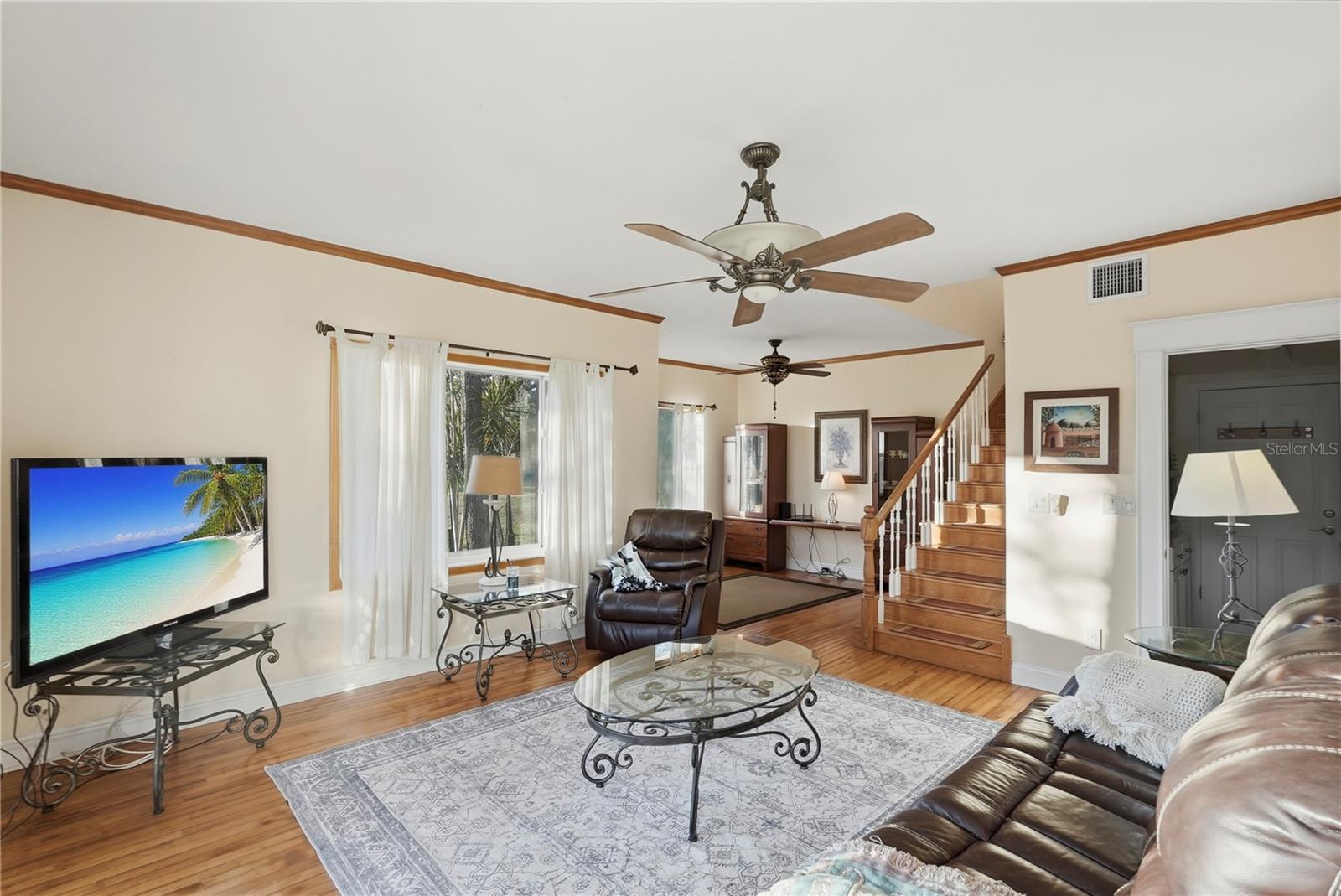 Listing photo id 5 for 7331 Demens Drive S