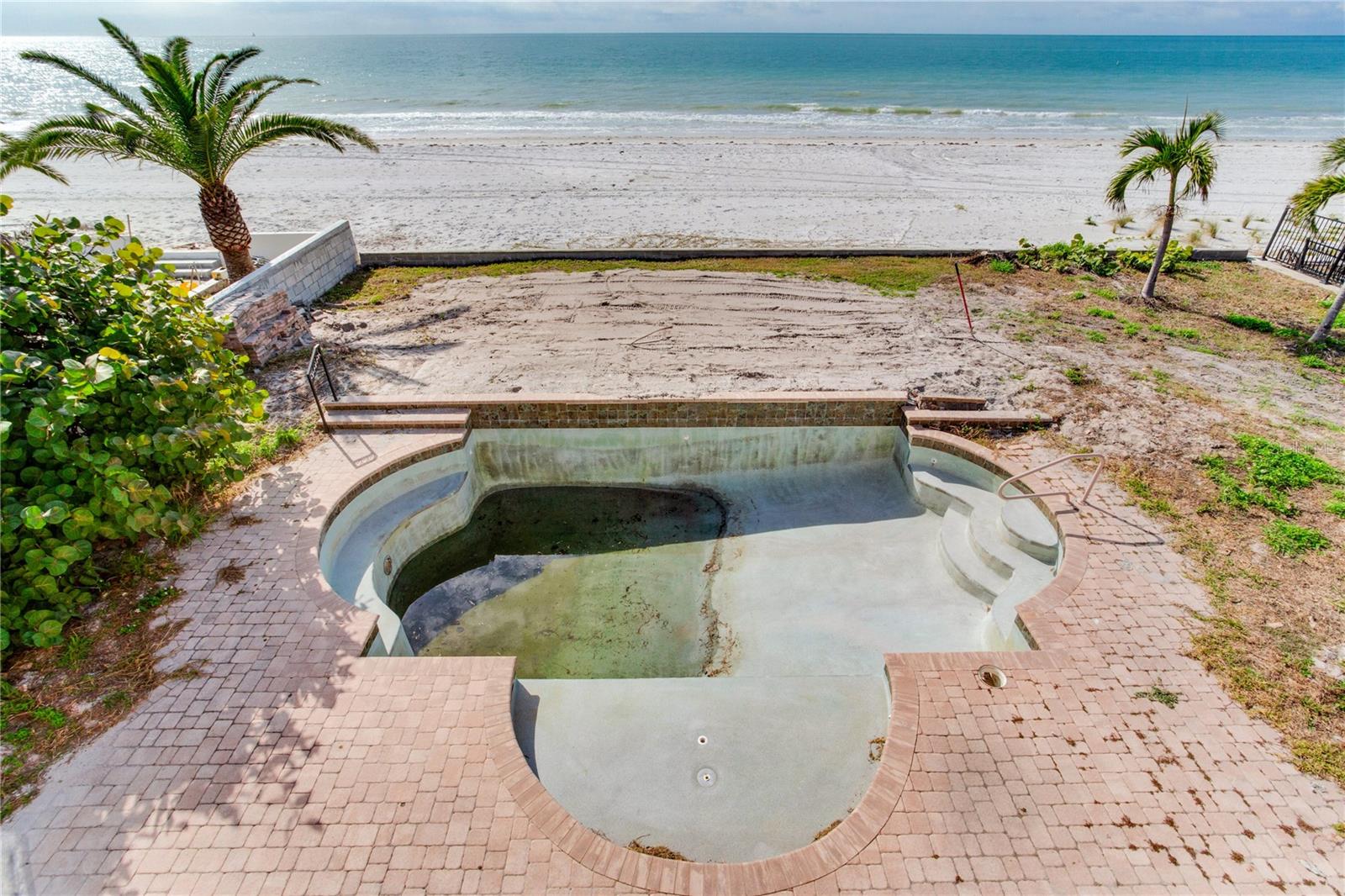 Listing photo id 17 for 16116 Gulf Boulevard