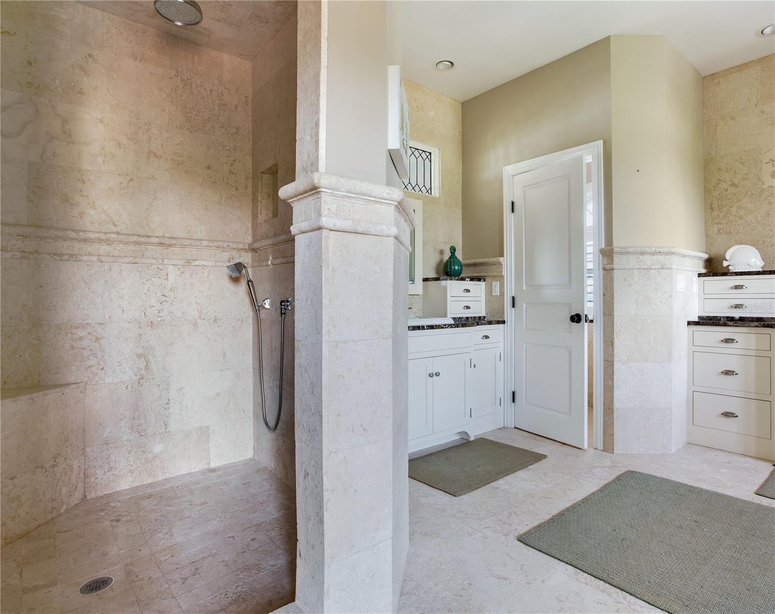 Listing photo id 21 for 16116 Gulf Boulevard