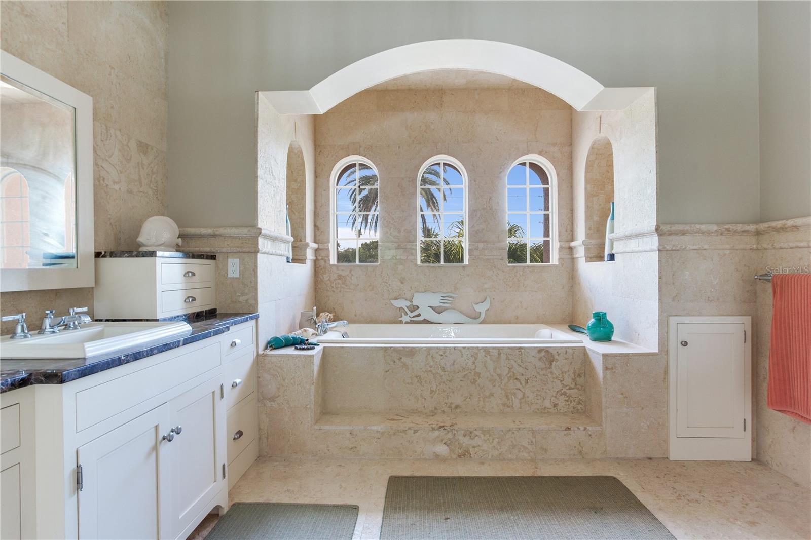 Listing photo id 24 for 16116 Gulf Boulevard