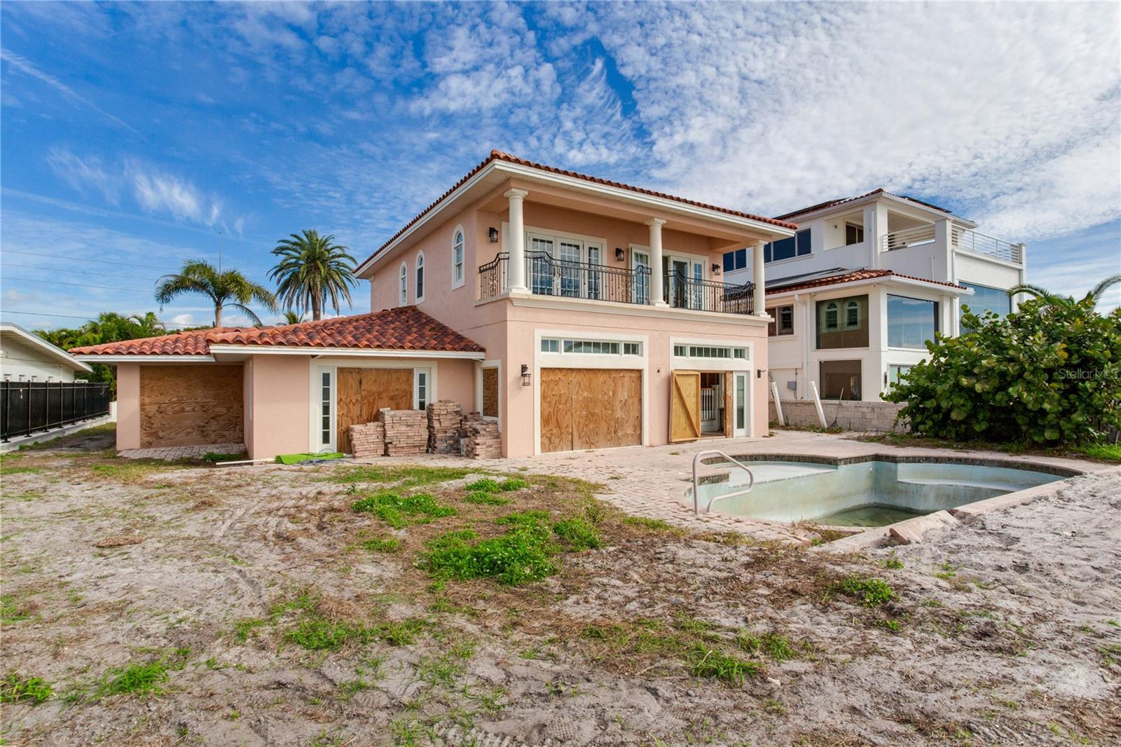 Listing photo id 25 for 16116 Gulf Boulevard