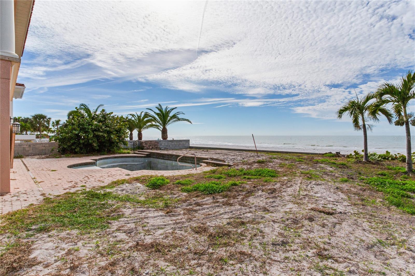 Listing photo id 28 for 16116 Gulf Boulevard