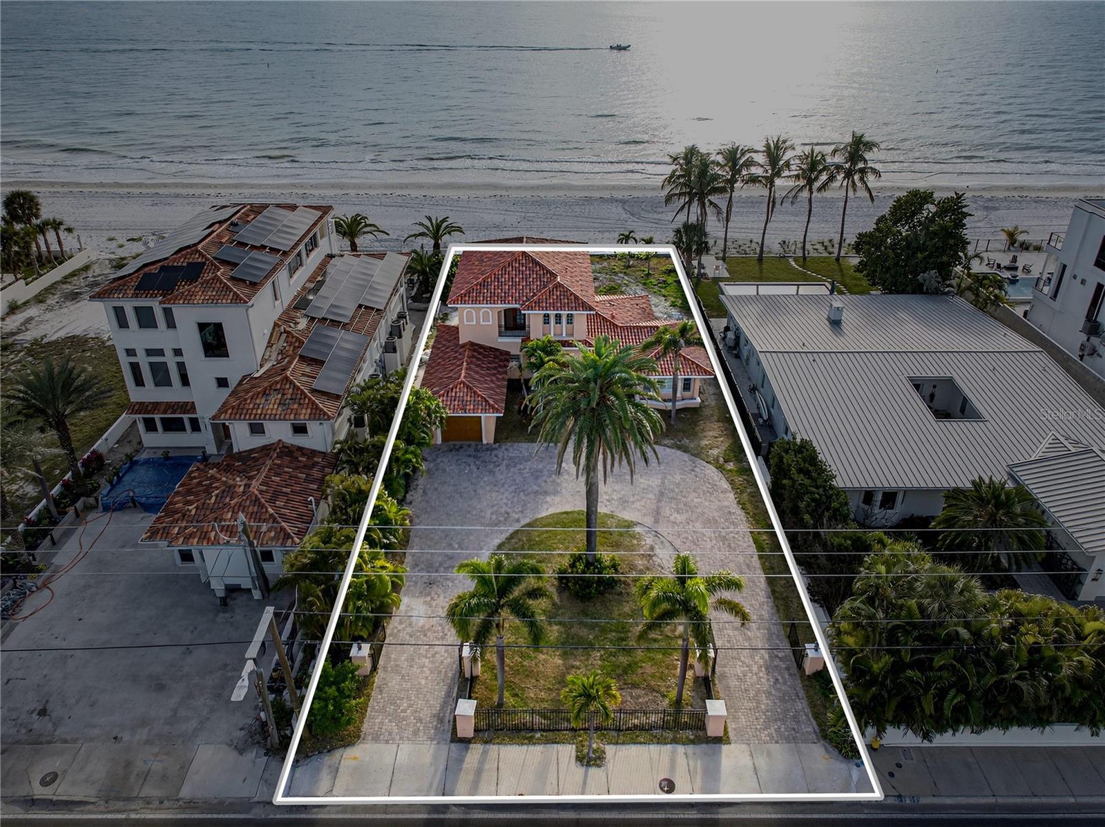 Listing photo id 33 for 16116 Gulf Boulevard