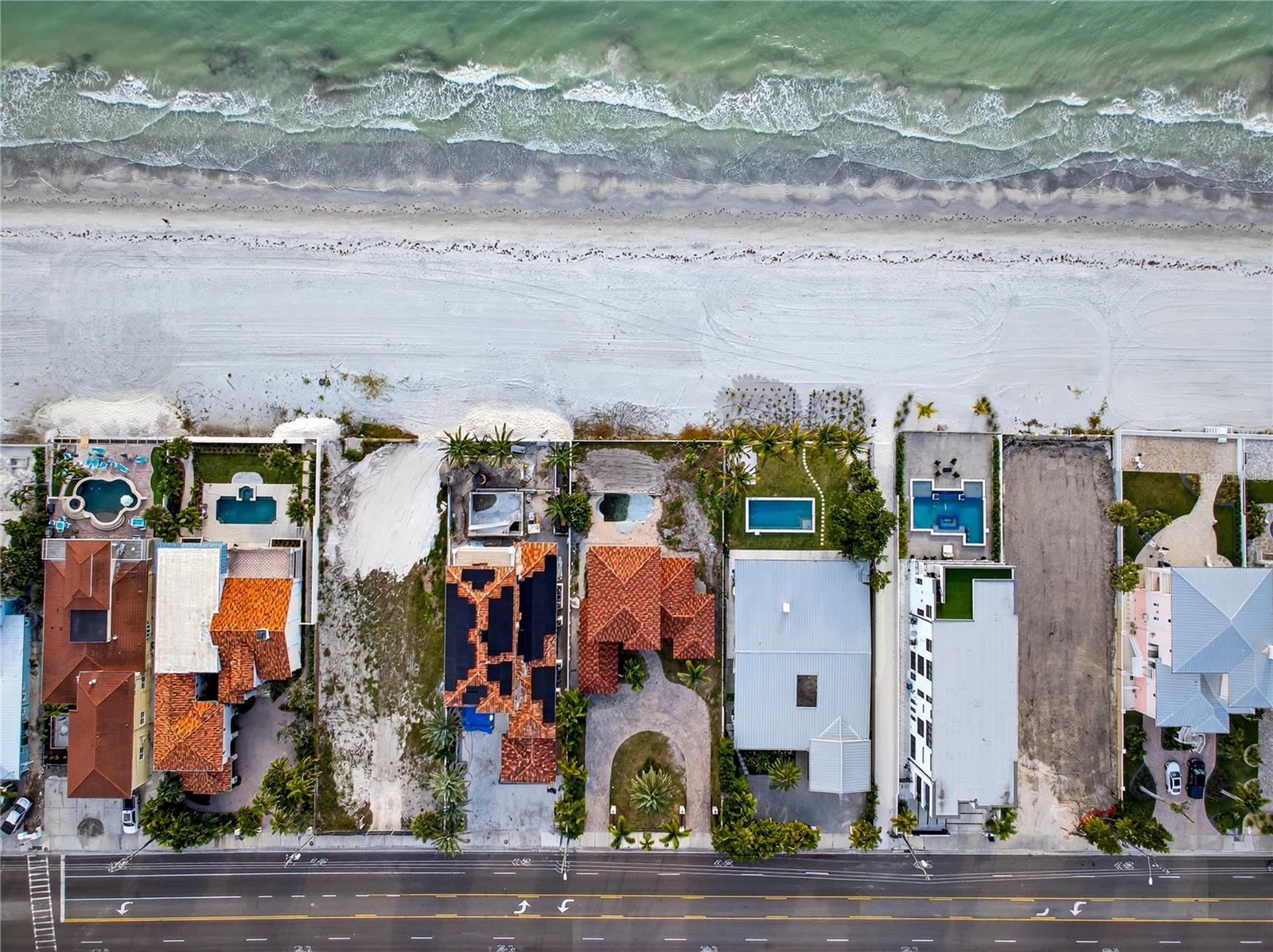 Listing photo id 37 for 16116 Gulf Boulevard