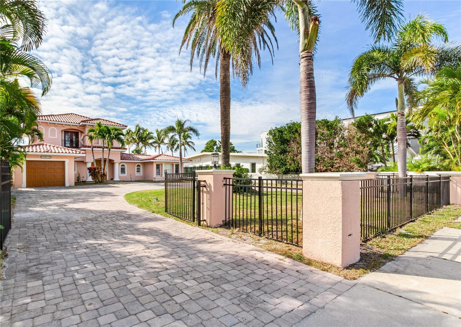 Listing photo id 2 for 16116 Gulf Boulevard