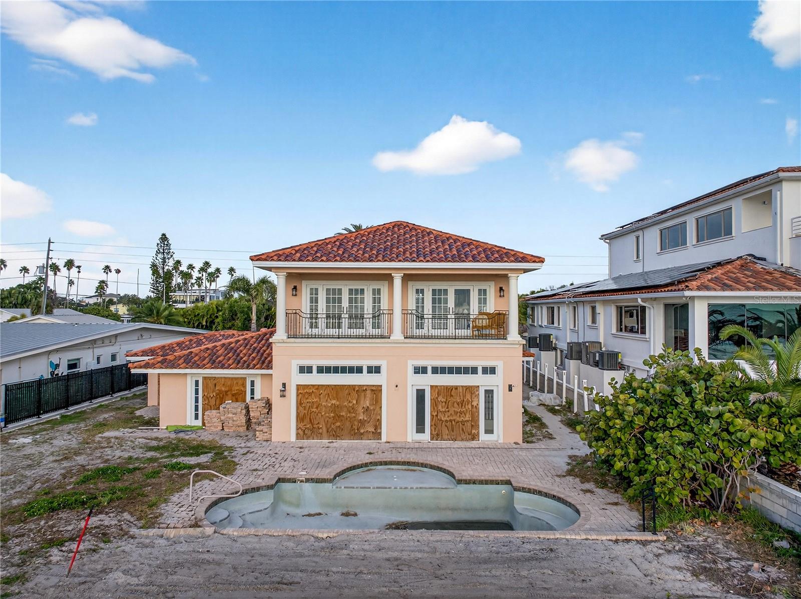 Listing photo id 44 for 16116 Gulf Boulevard