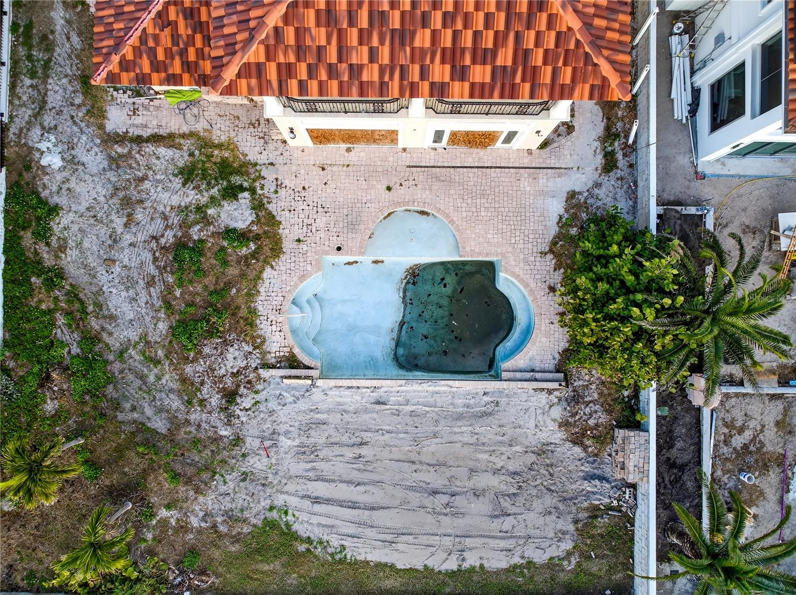 Listing photo id 45 for 16116 Gulf Boulevard