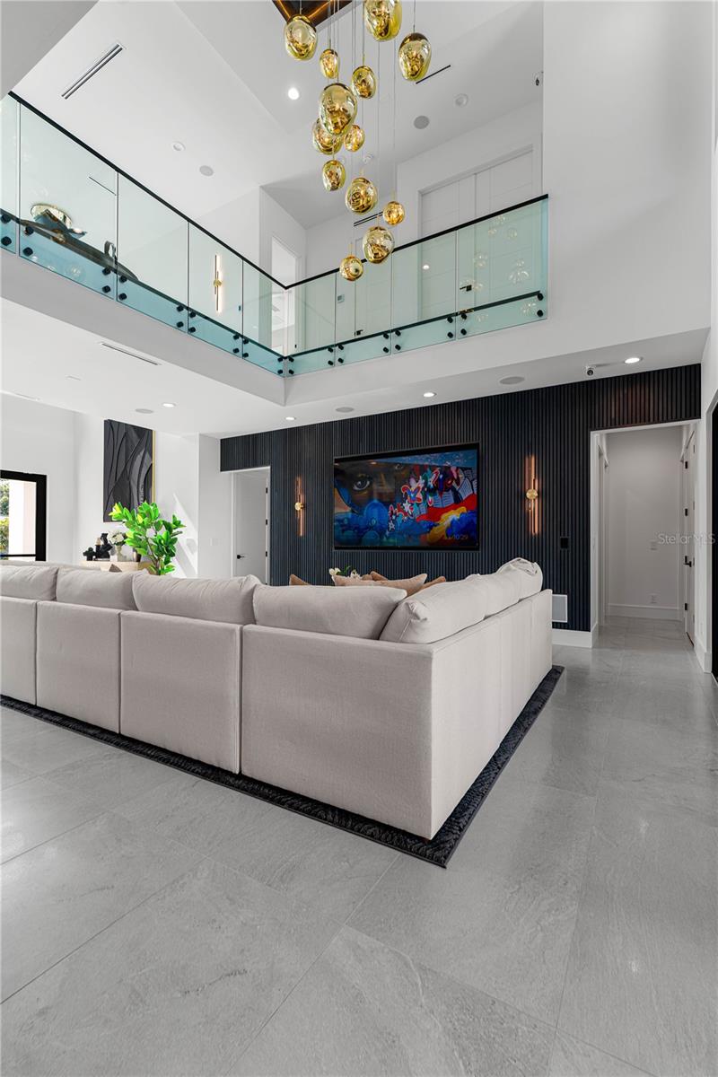 Image 12 of 34 For 2519 Riverside Drive