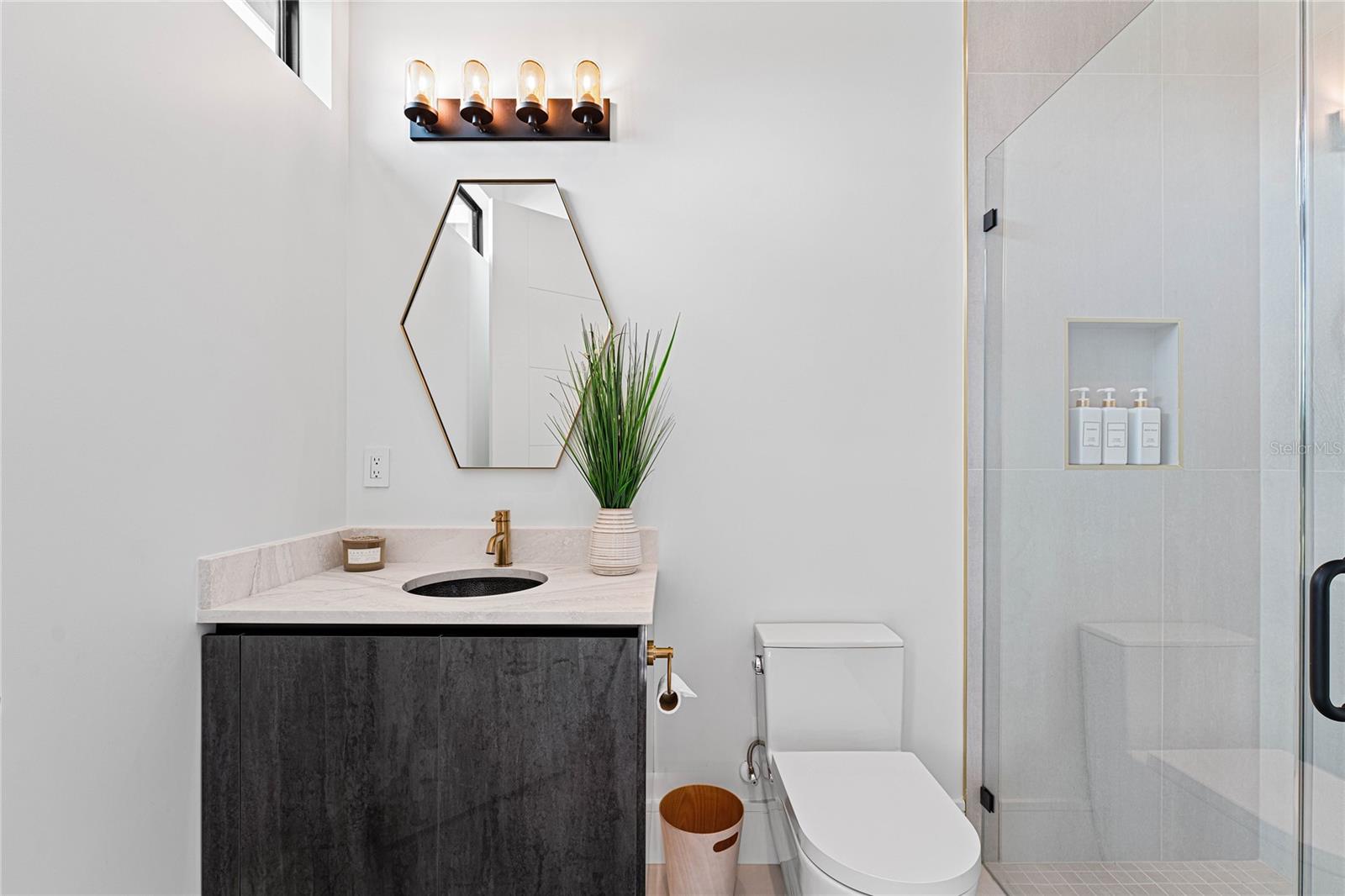 Image 25 of 34 For 2519 Riverside Drive