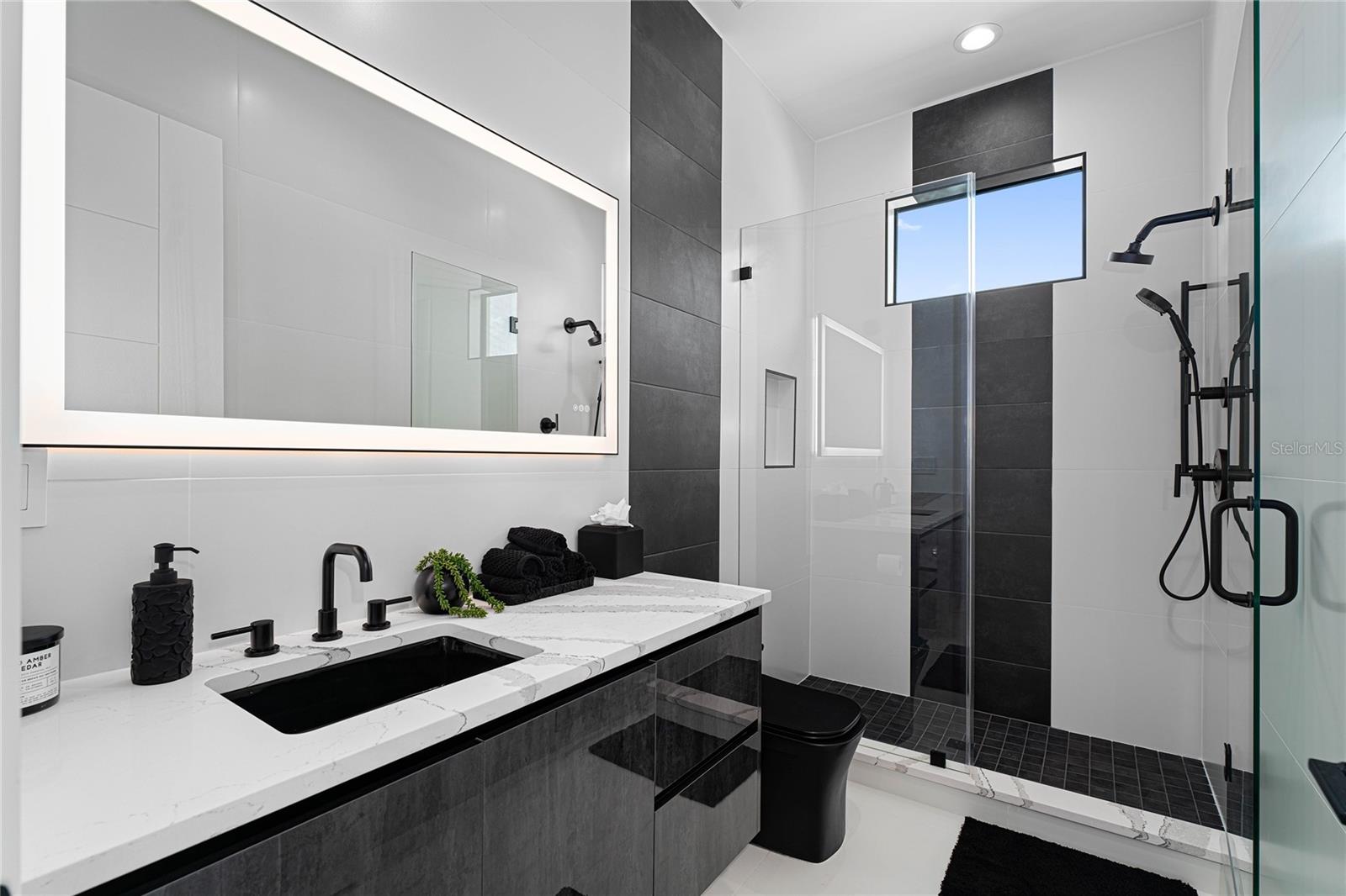 Image 27 of 34 For 2519 Riverside Drive