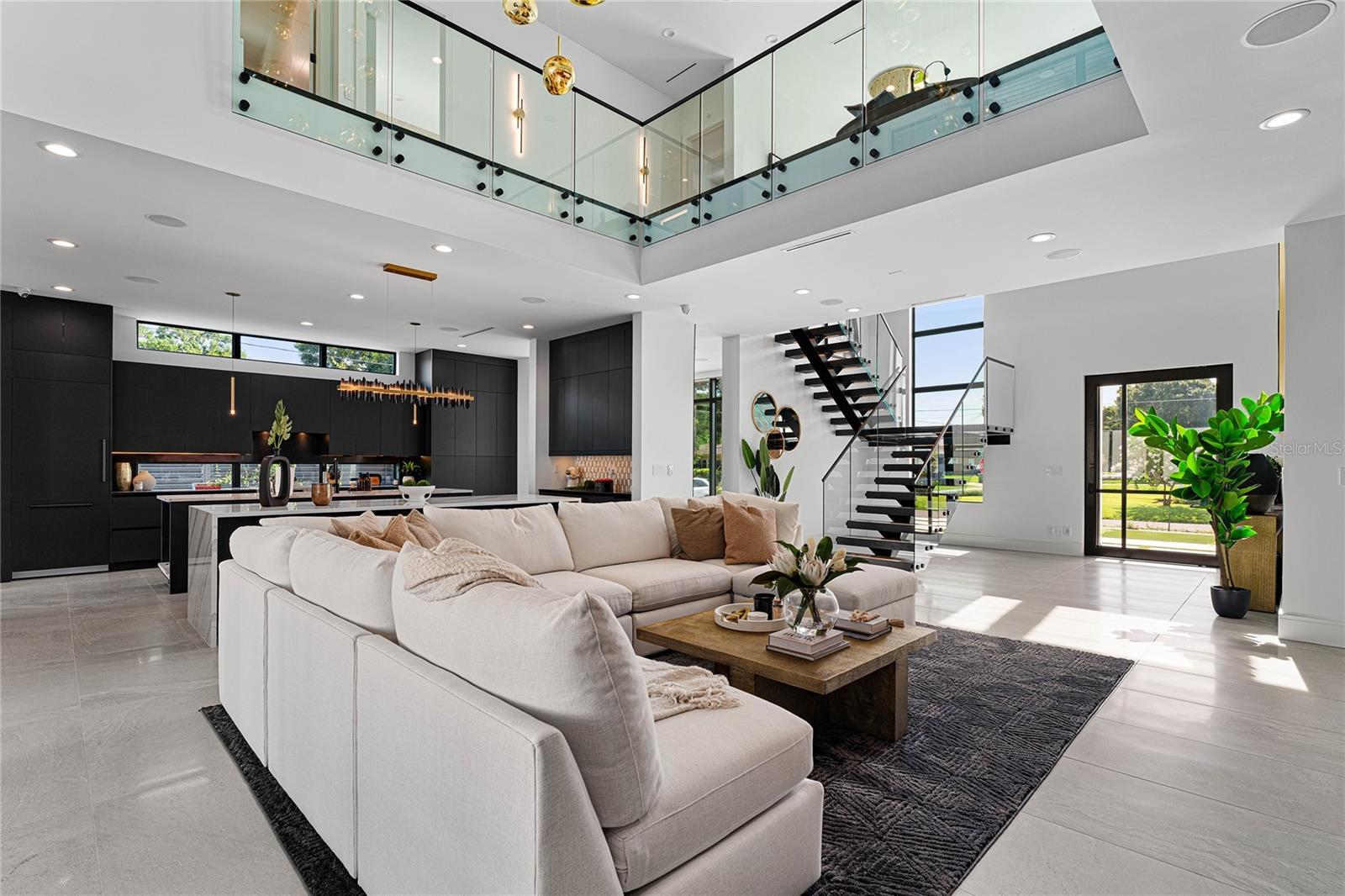 Image 6 of 34 For 2519 Riverside Drive