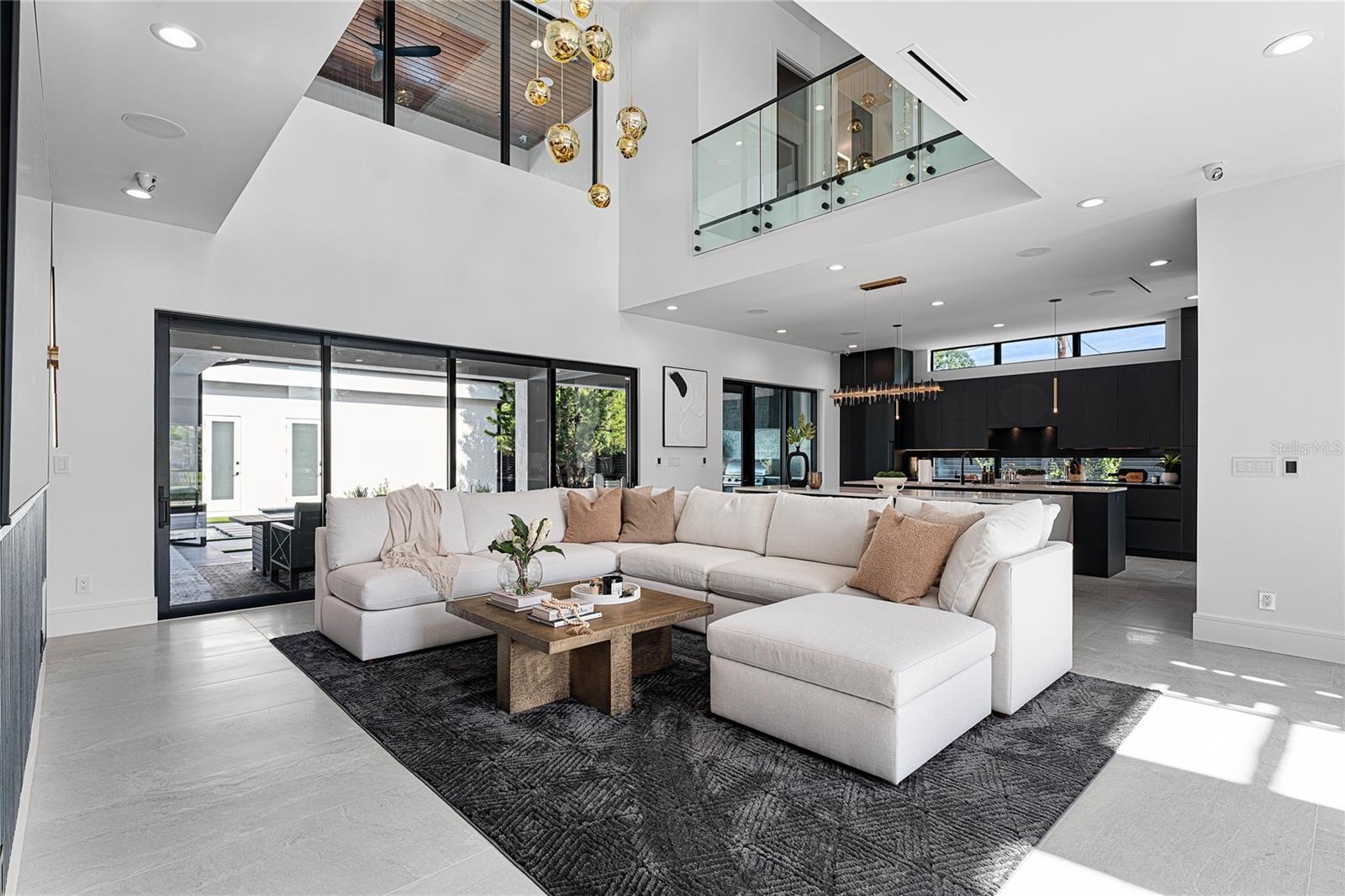 Image 9 of 34 For 2519 Riverside Drive