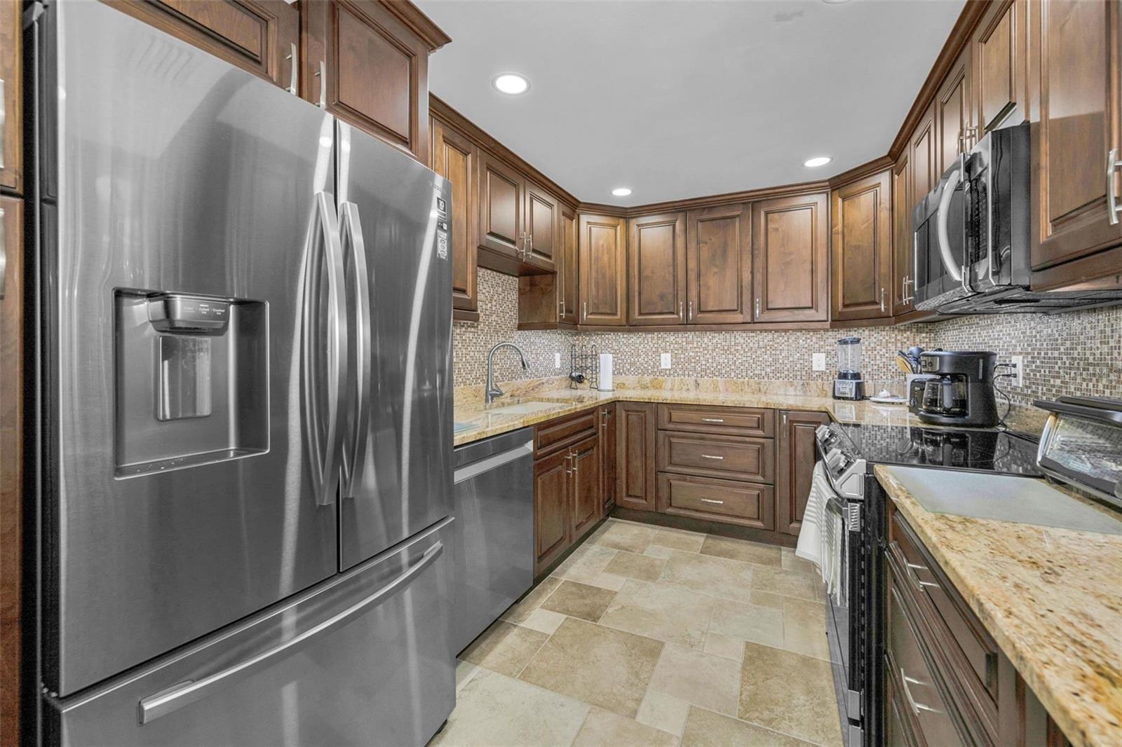 Image 11 of 70 For 2700 Bayshore Boulevard 11-209