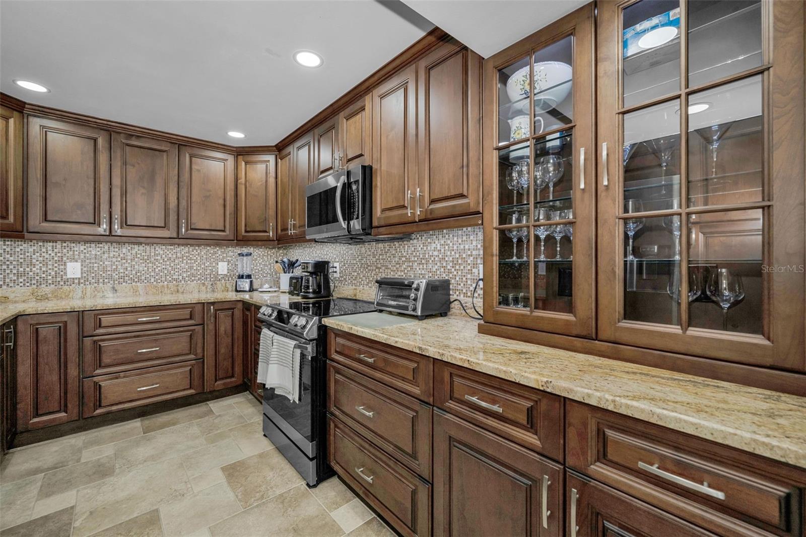 Image 12 of 70 For 2700 Bayshore Boulevard 11-209