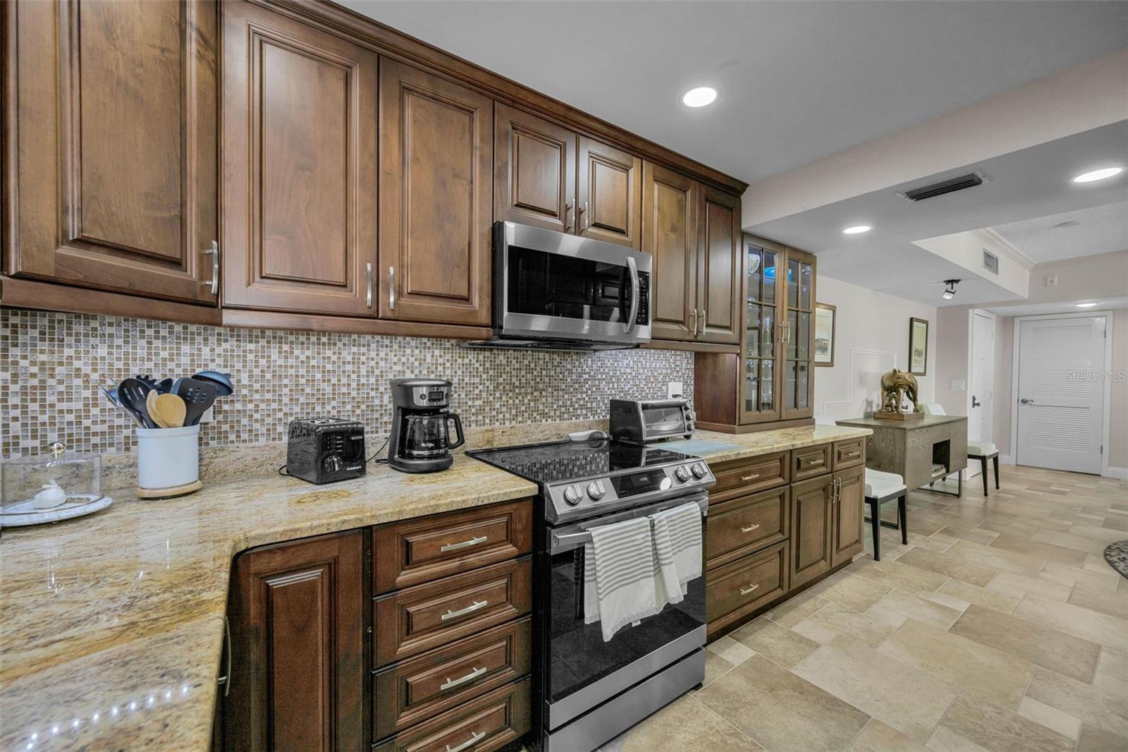 Image 15 of 70 For 2700 Bayshore Boulevard 11-209