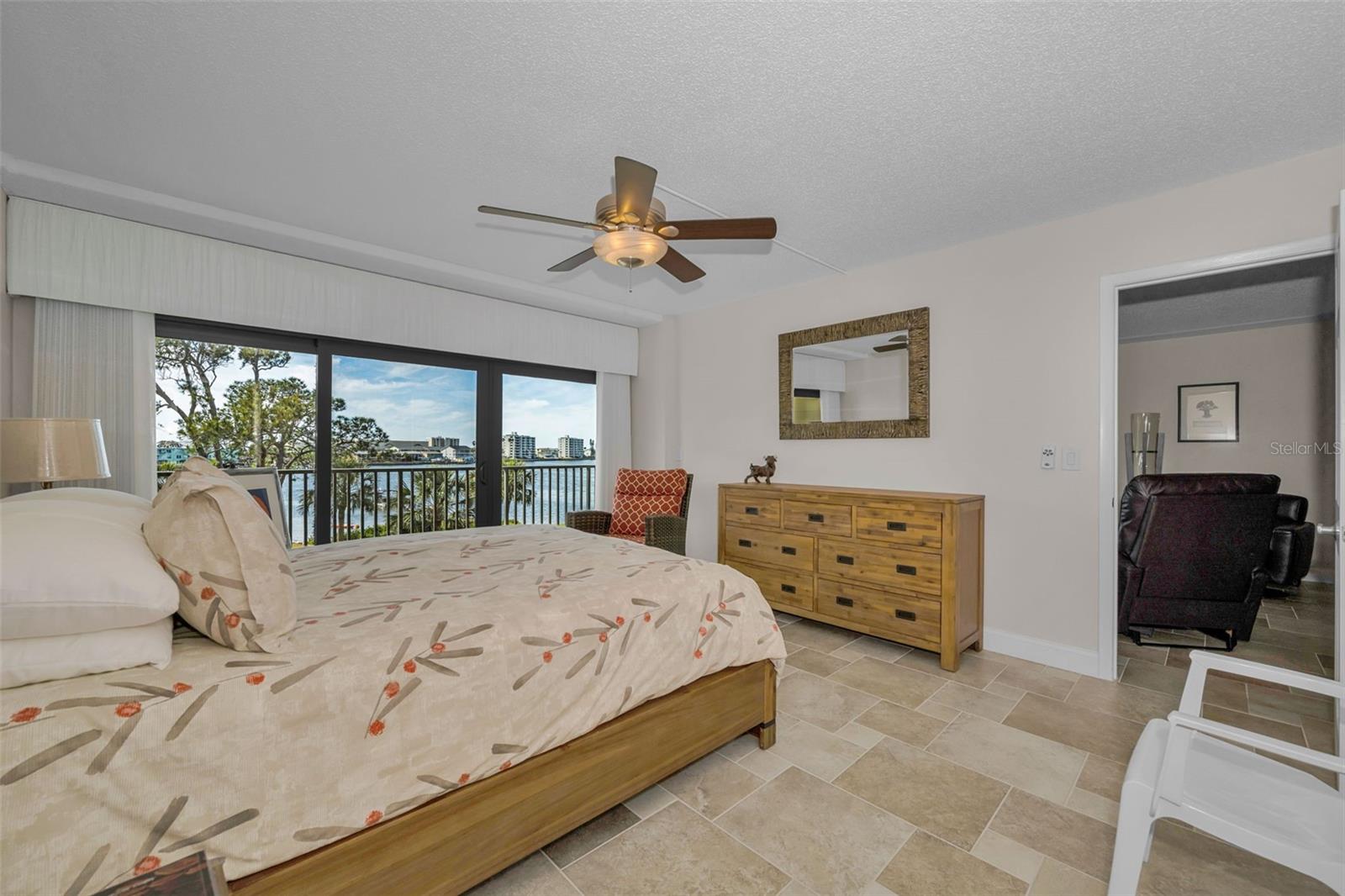 Image 26 of 70 For 2700 Bayshore Boulevard 11-209