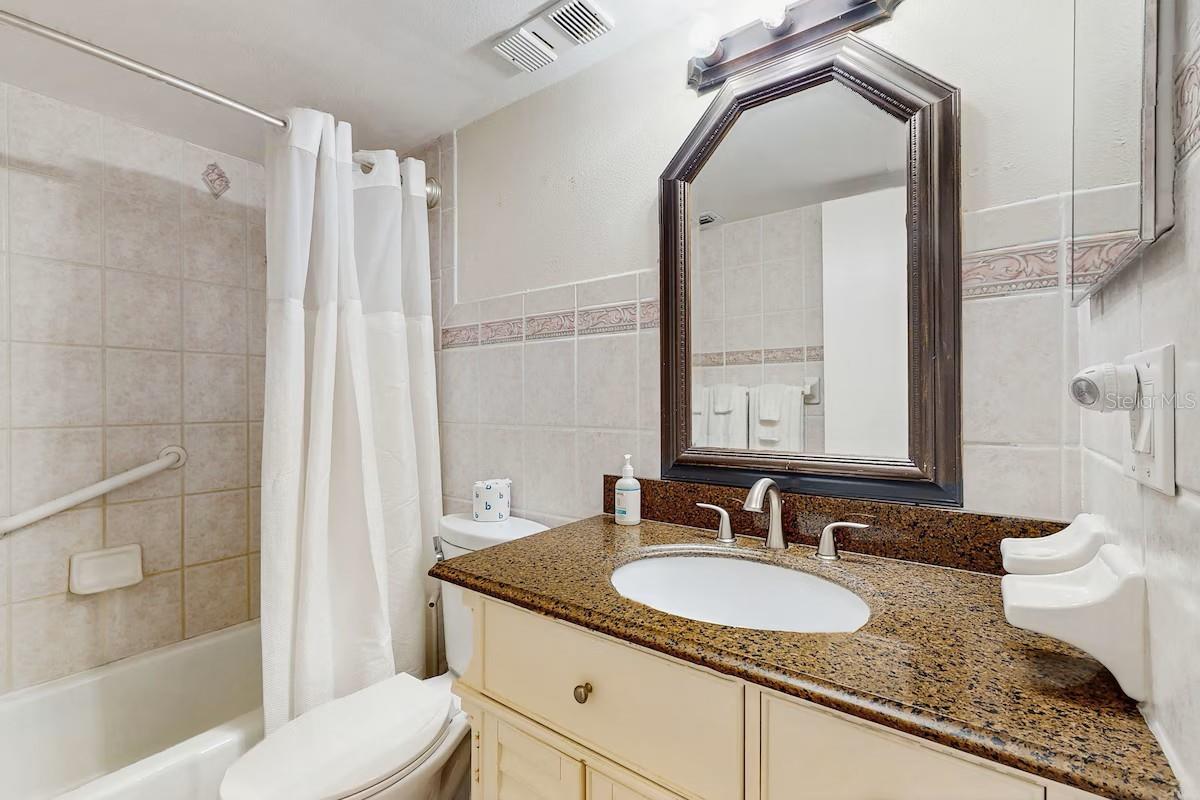 Listing photo id 13 for 19236 Gulf Boulevard 104