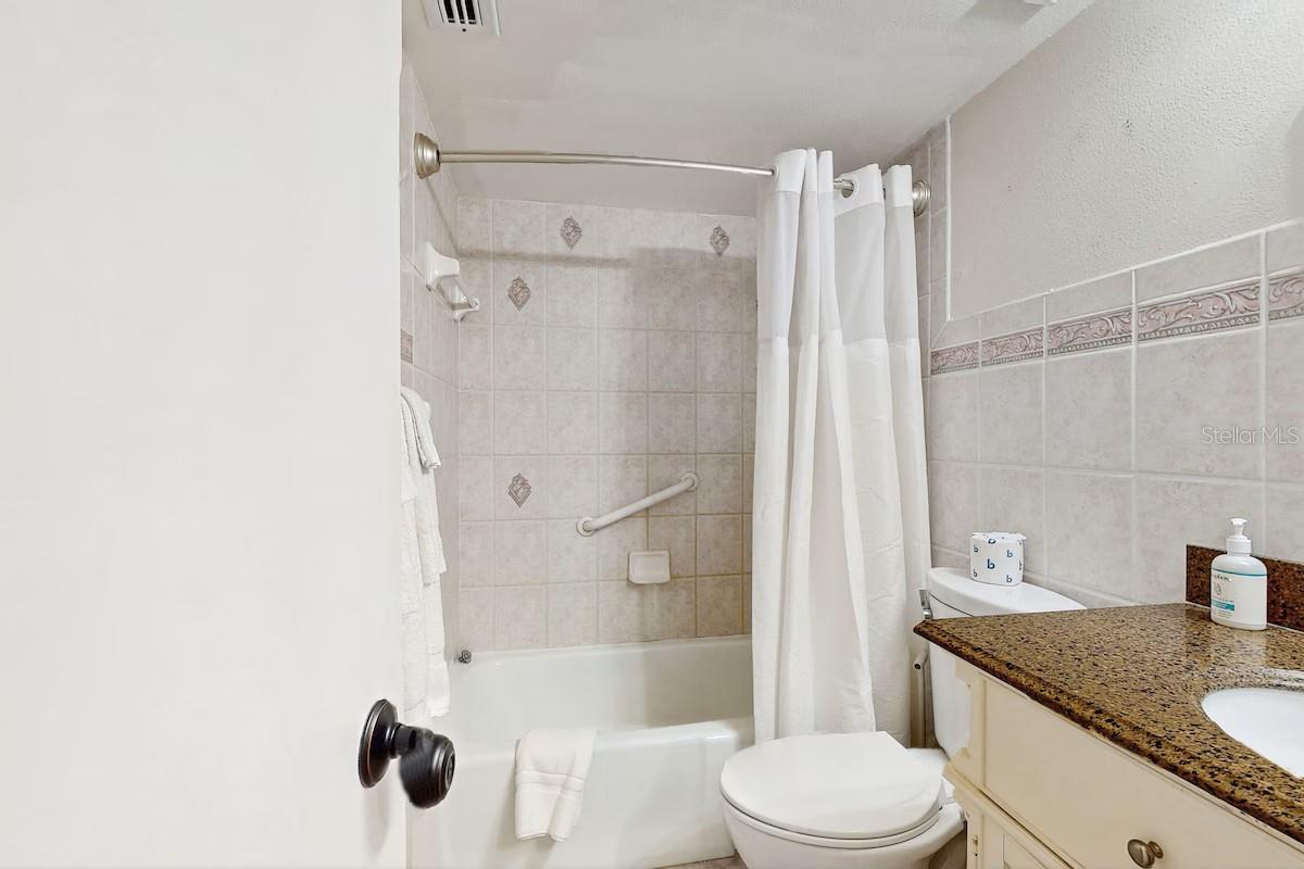 Listing photo id 15 for 19236 Gulf Boulevard 104