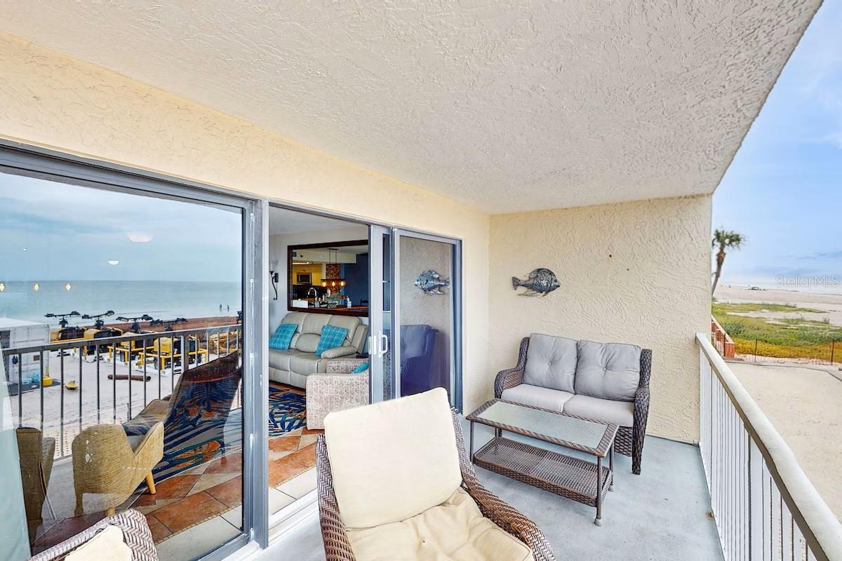 Listing photo id 17 for 19236 Gulf Boulevard 104