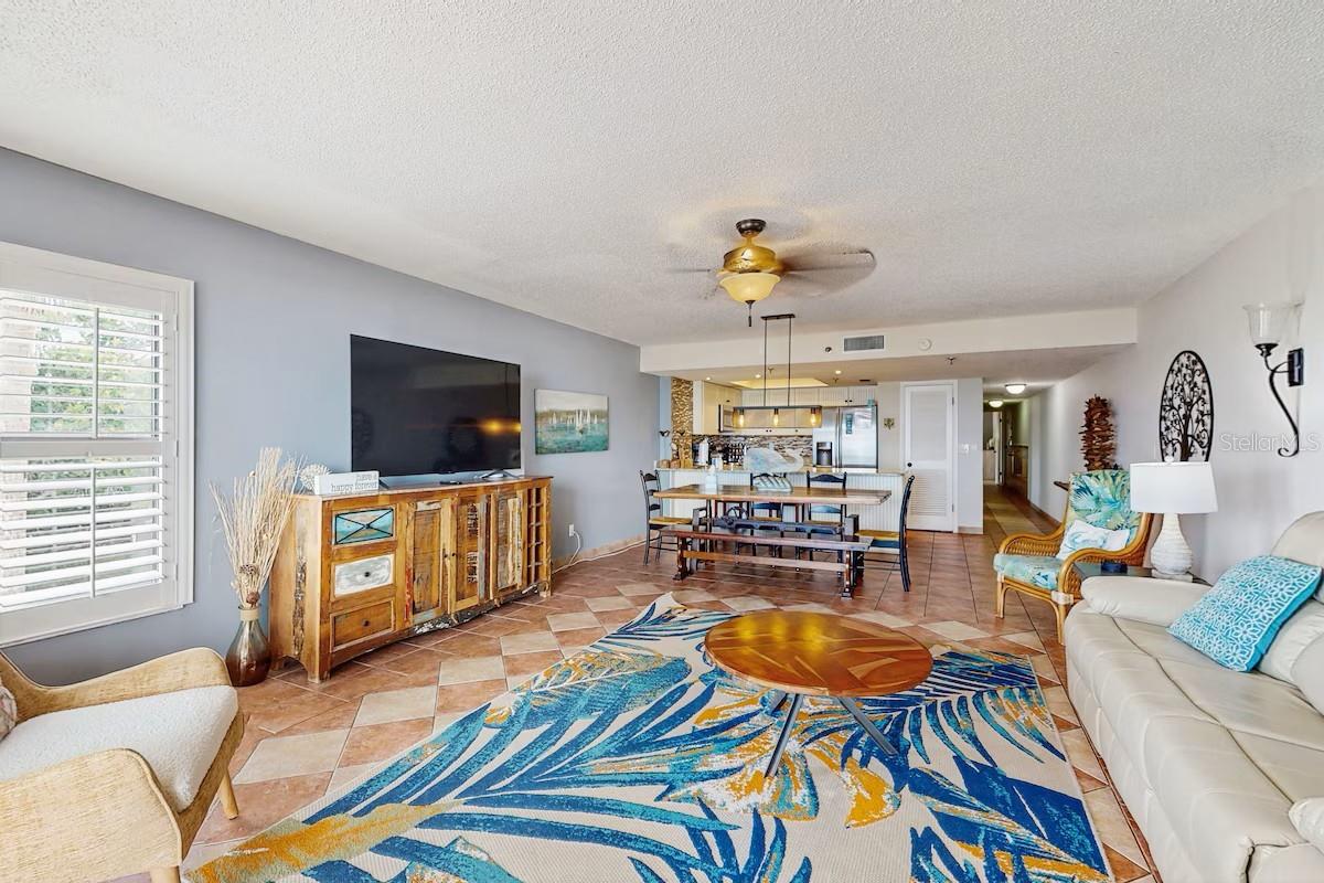 Listing photo id 2 for 19236 Gulf Boulevard 104