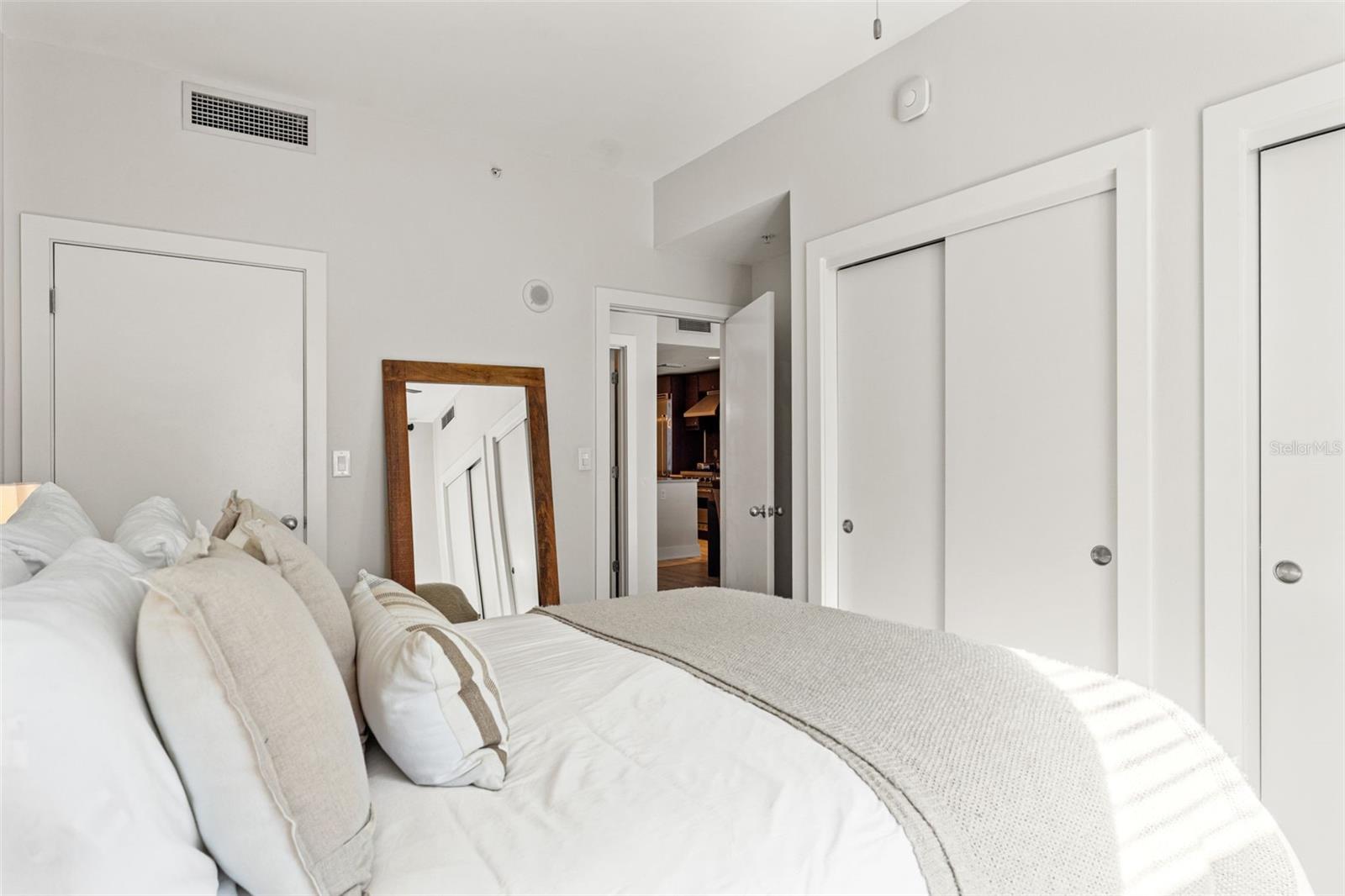 Image 16 of 48 For 1120 Kennedy Boulevard 413