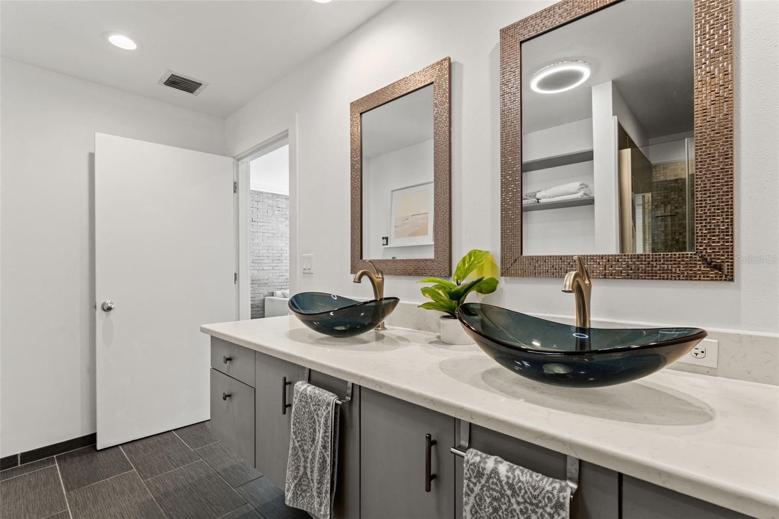 Image 20 of 48 For 1120 Kennedy Boulevard 413