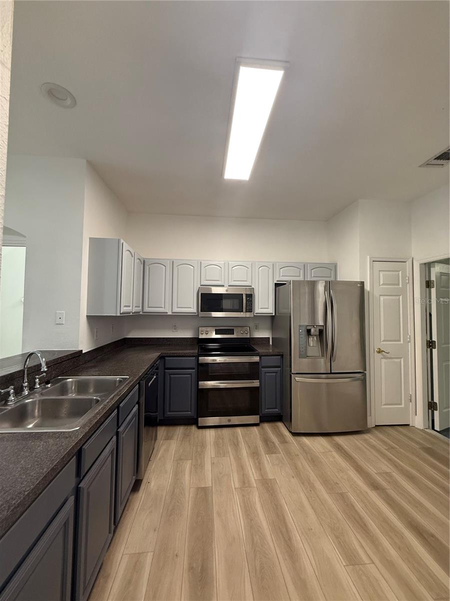 Image 53 of 82 For 18919 Duquesne Drive