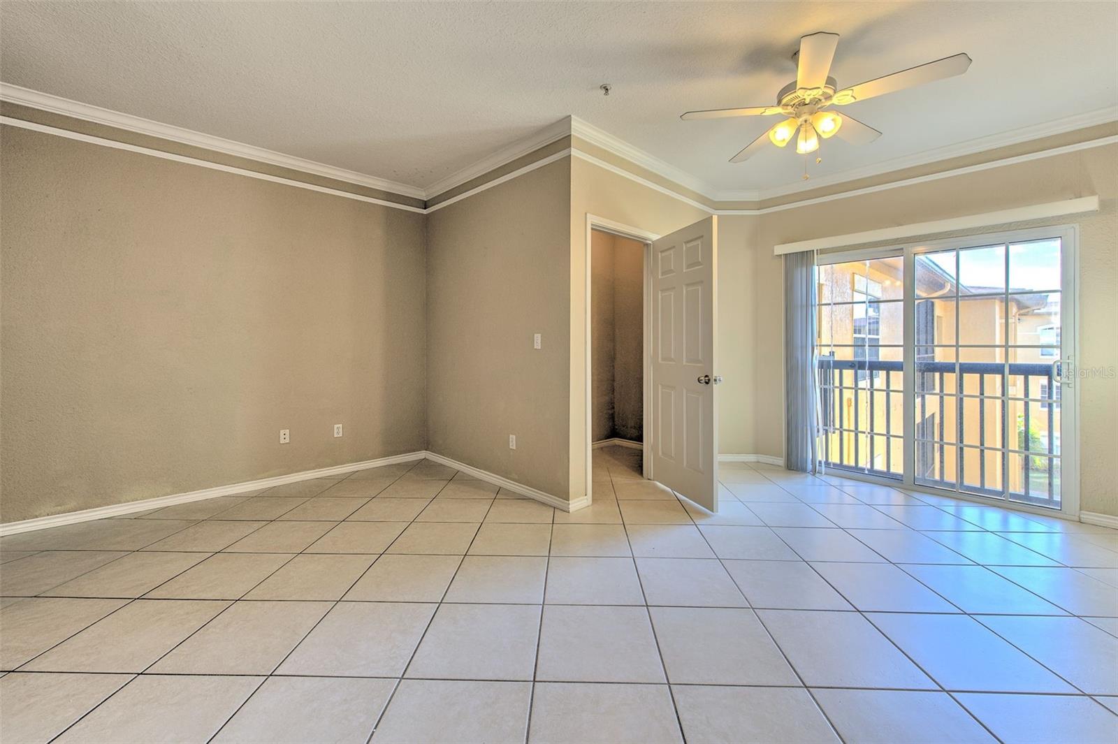 Image 10 of 39 For 4323 Bayside Village Drive 319